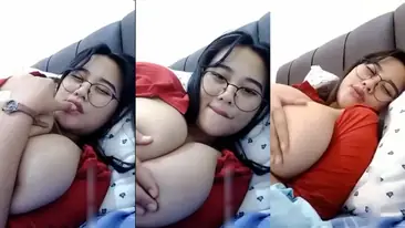 Acha Tobrut Baju Merah Mendesah Sempit Basah